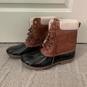 Snow duck boots